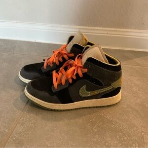 Air Jordan 1 SE Craft Mid Anthracite Light Olive Rough KID SNEAKERS 4.5